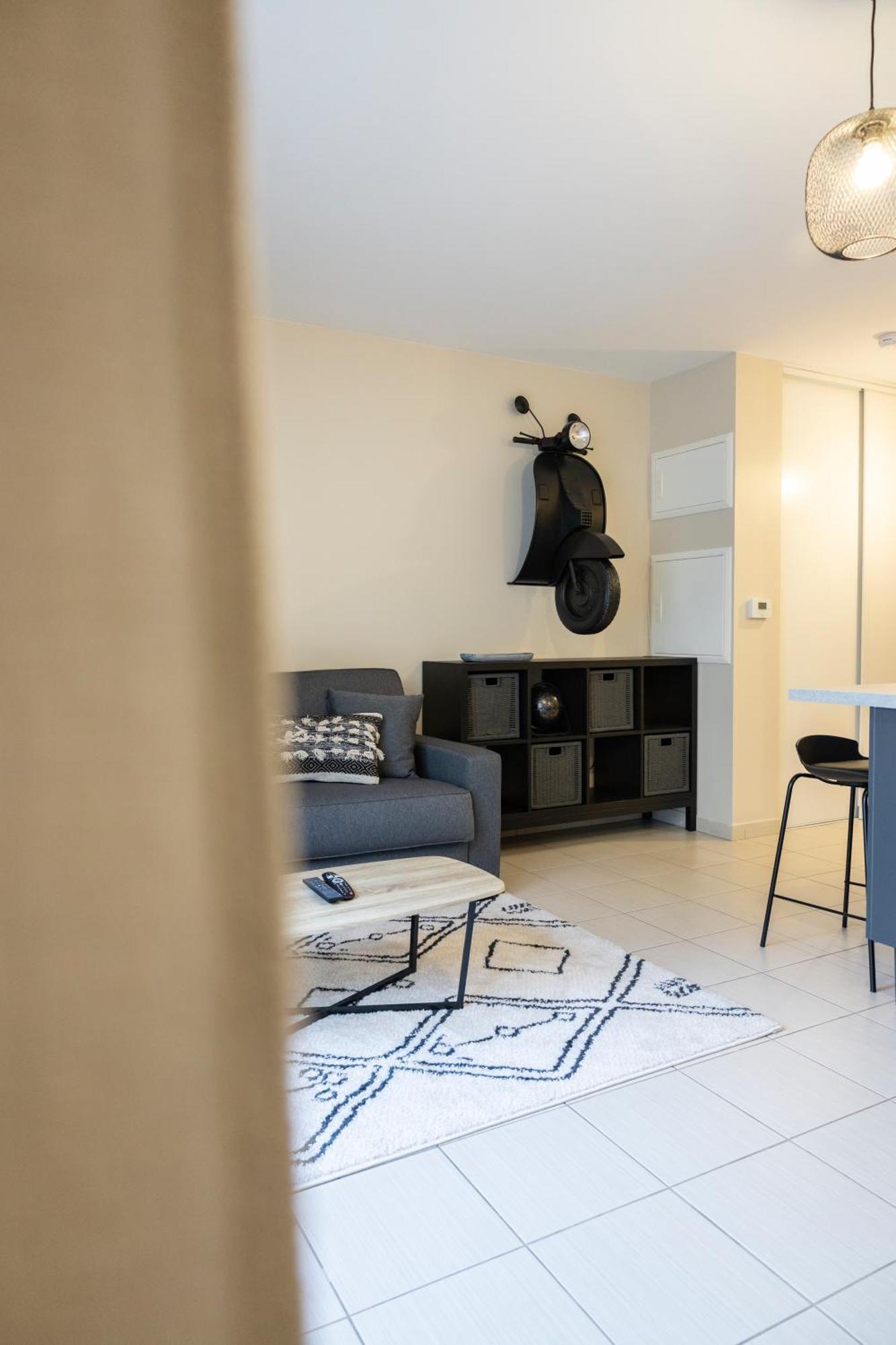 Charmant Studio En Residence Avec Parking 布西圣乔治 外观 照片